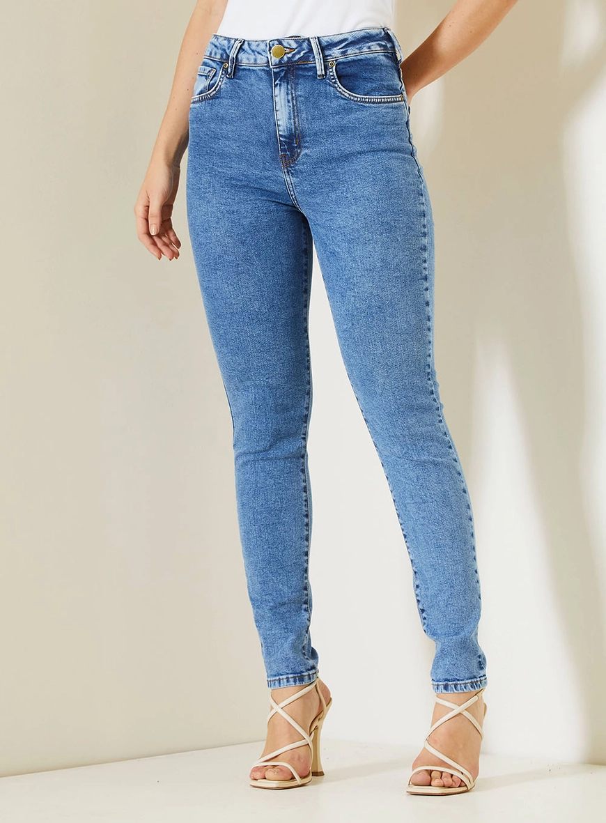 Calça Jeans Feminina Com Bordado Bolsos Costas Índigo 2