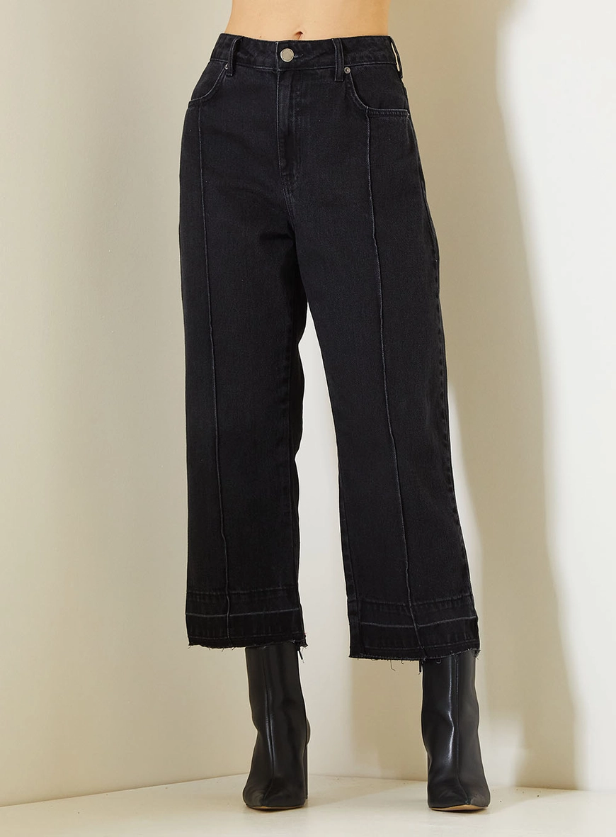 Calça Jeans Feminina Carol Com Barra Desfiada Indigo Preto 6