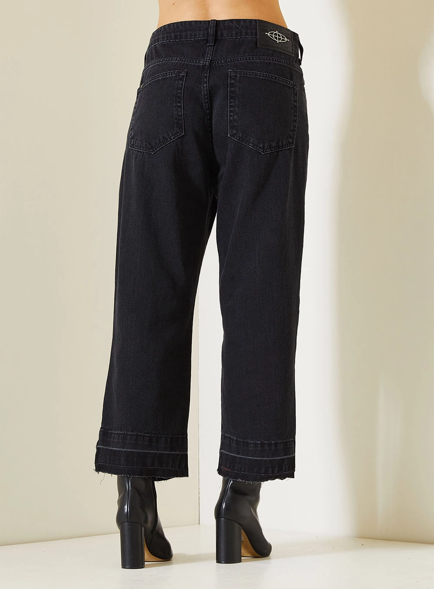 Calça Jeans Feminina Carol Com Barra Desfiada Indigo Preto 8
