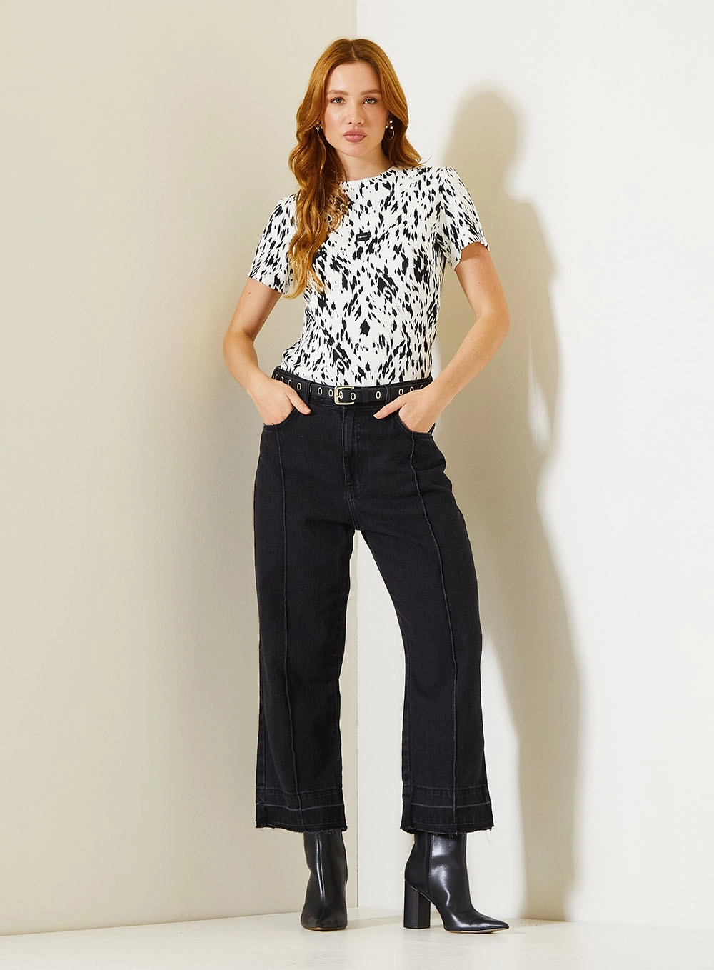 Calça Jeans Feminina Carol Com Barra Desfiada Indigo Preto 5