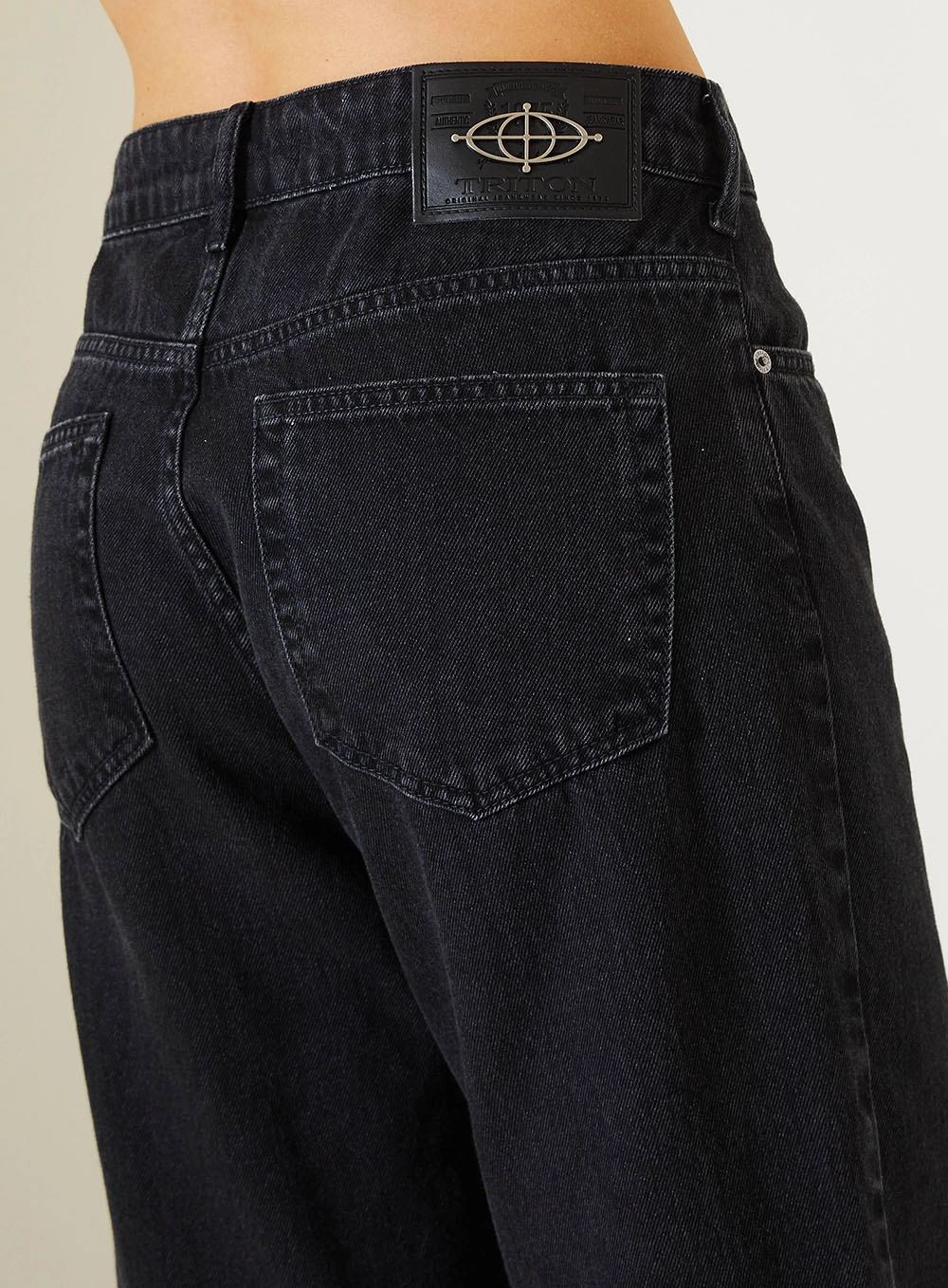 Calça Jeans Feminina Carol Com Barra Desfiada Indigo Preto 7