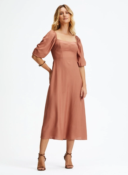 Vestido Midi Godê Com Decote Quadrado