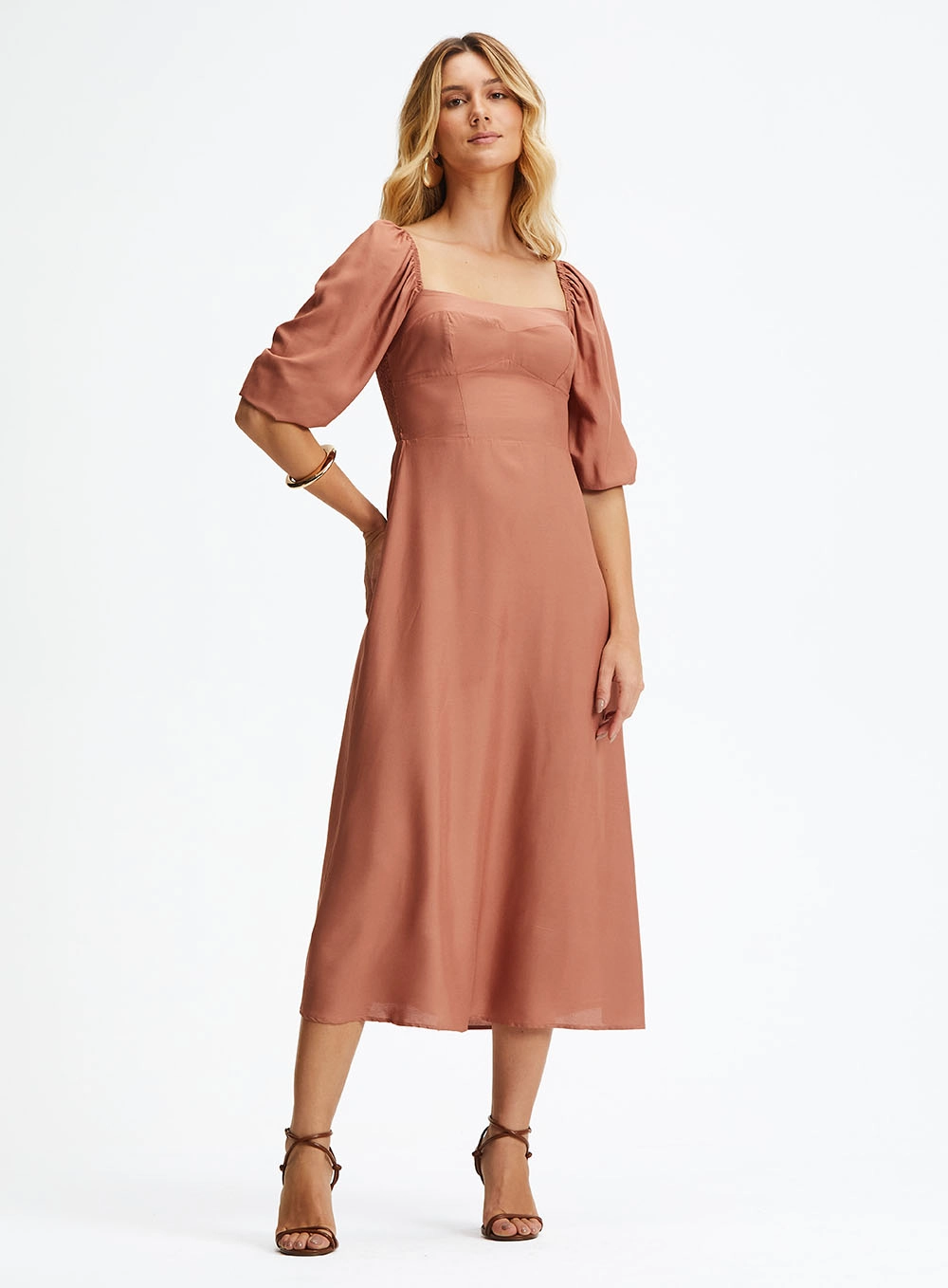Vestido Midi Godê Com Decote Quadrado Marrom 1