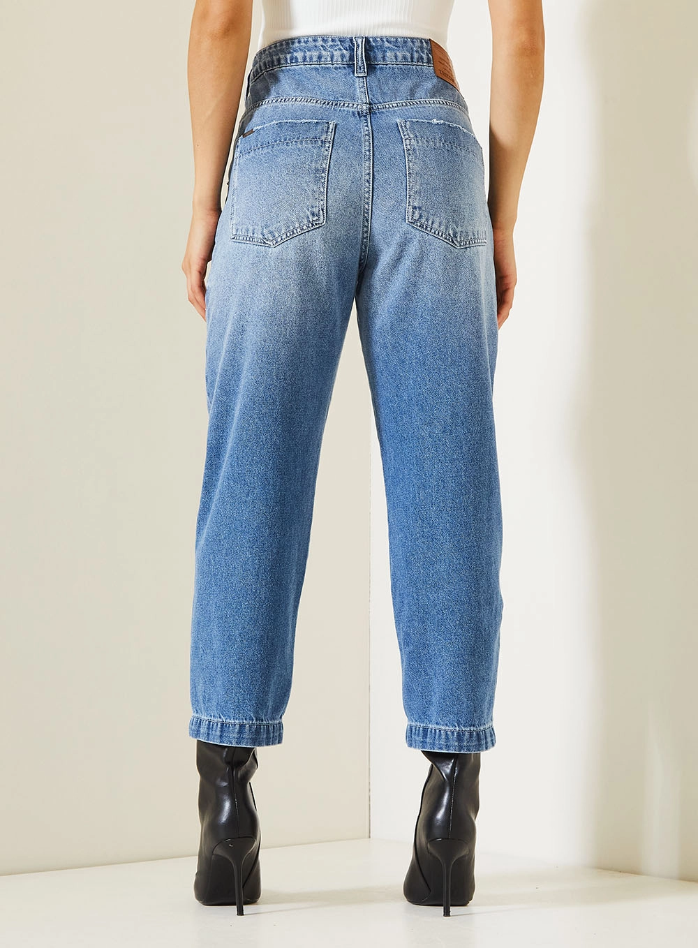 Calça Jeans Mom Thalia Índigo 4
