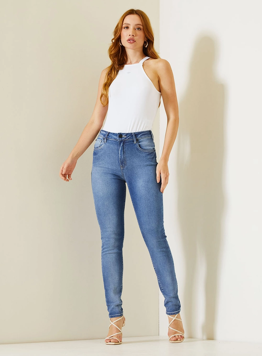 Calça Jeans Feminina Gisele Com Clareamento Suave Índigo 1