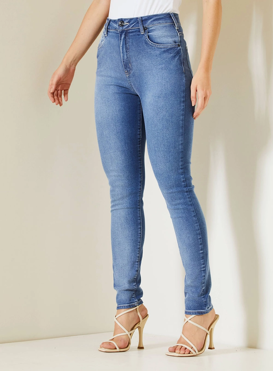 Calça Jeans Feminina Gisele Com Clareamento Suave Índigo 2