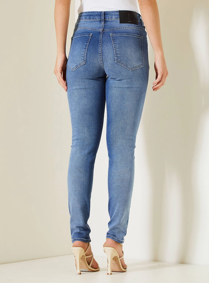 Calça Jeans Feminina Gisele Com Clareamento Suave Índigo 4