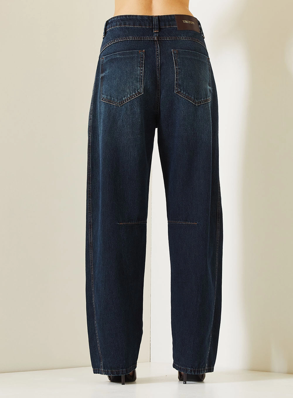 Calça Jeans Barrel Feminina Com Cintura Média Índigo 4