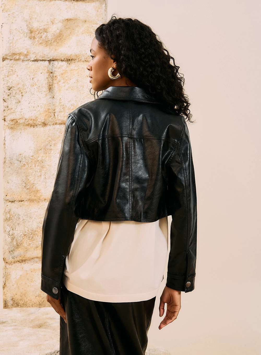 Jaqueta Cropped Em Pu Preto 4