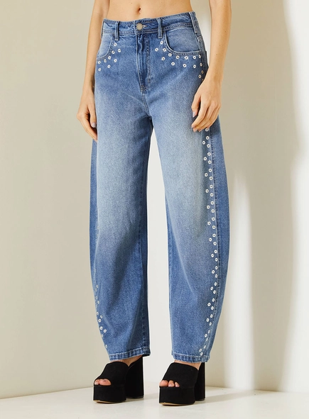 Calça Jeans Feminina Barrel Com Aplicação