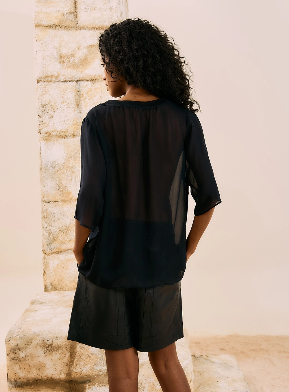 Camiseta Chiffon Transparente Paisley Preto 4