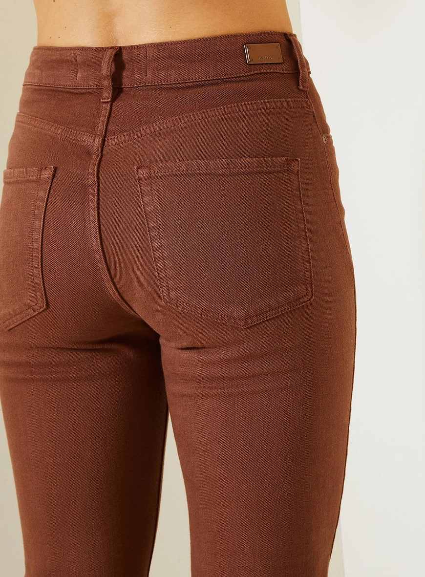 Calça Feminina Camila Com Cintura Alta Marrom 3