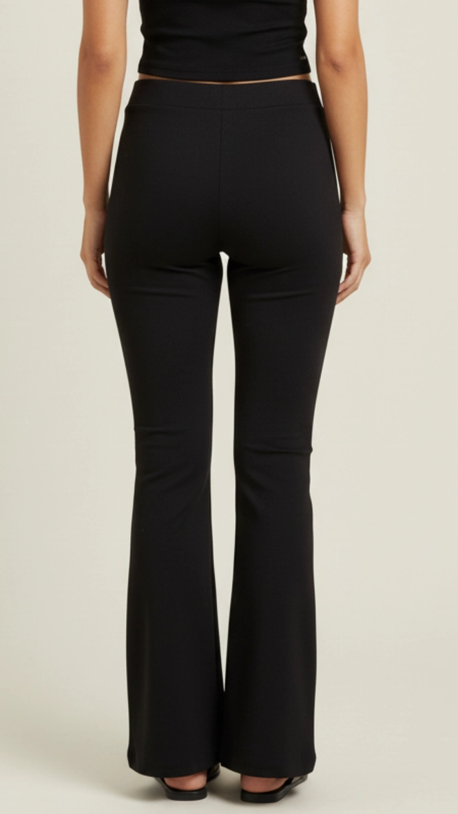 Calça Flare Em Suede Preto 2