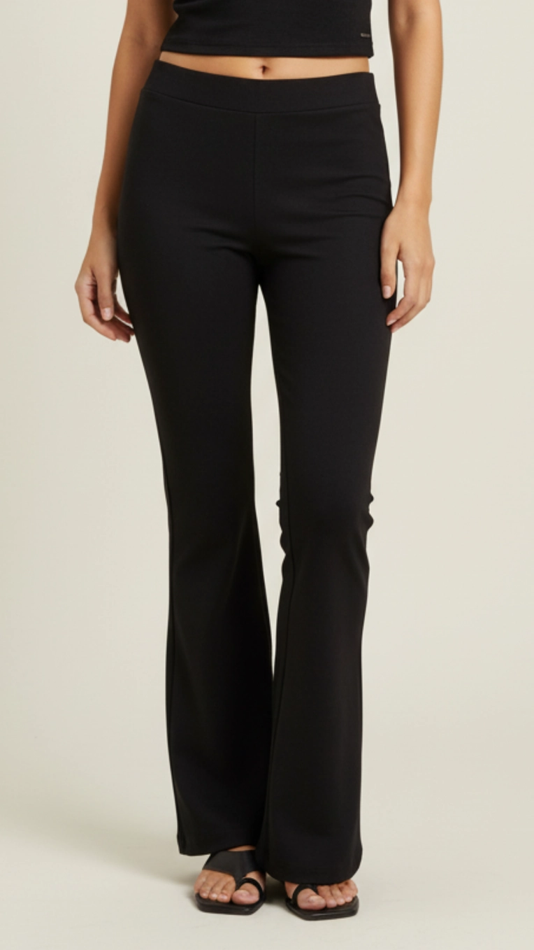 Calça Flare Em Suede Preto 1