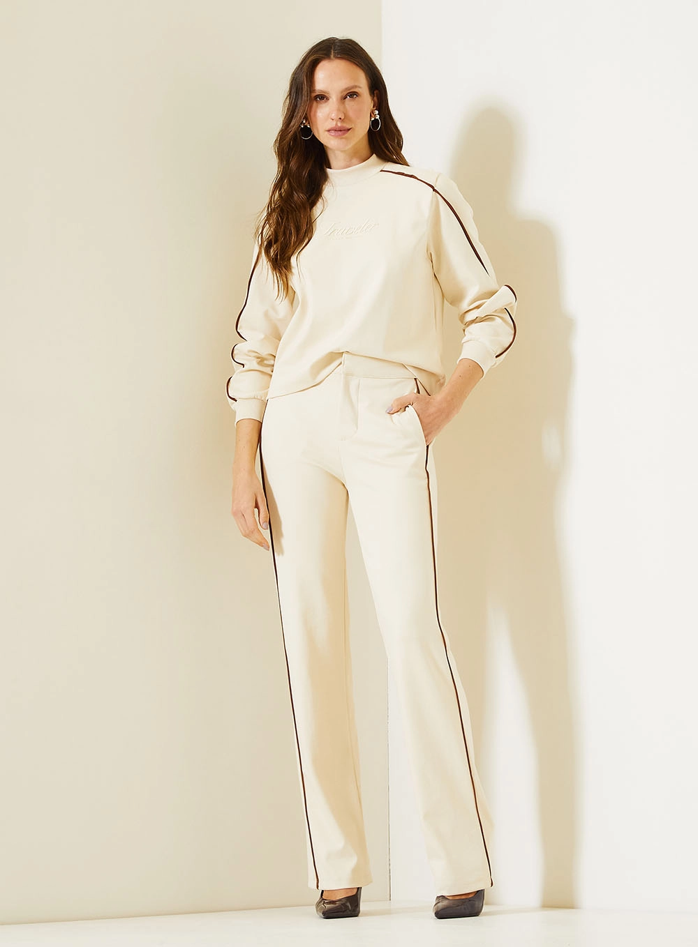Calça Alfaiataria Feminina Linhas Contrastantes Bege 1