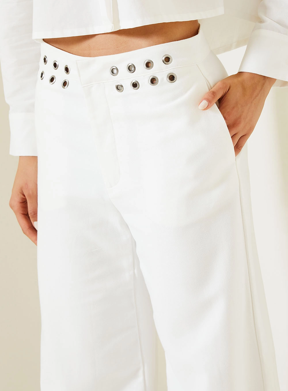 Calça Feminina Com Ilhós No Cós Off Shell 3