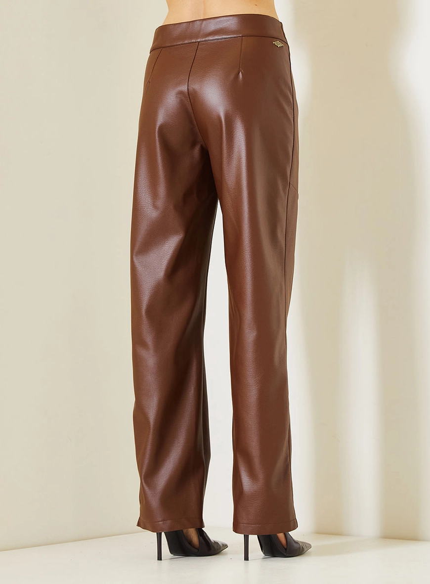 Calça Feminina Reta Em Pu Marrom 4