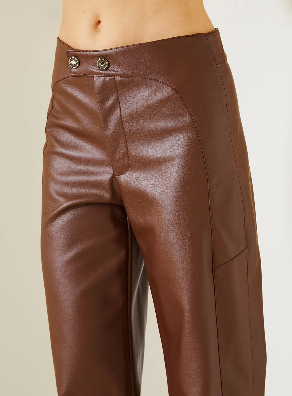 Calça Feminina Reta Em Pu Marrom 3