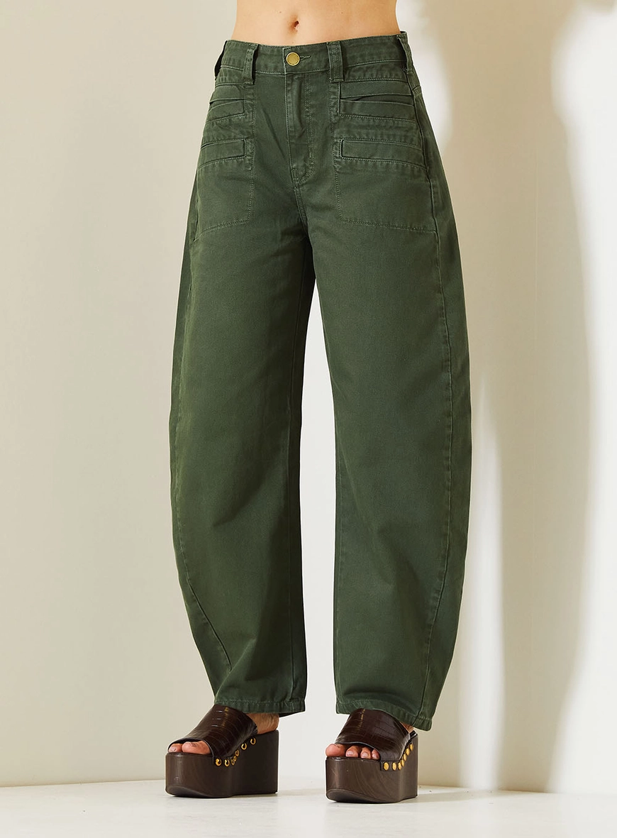 Calça Sarja Feminina Barrel Com Bolsos Utilitários Verde 2