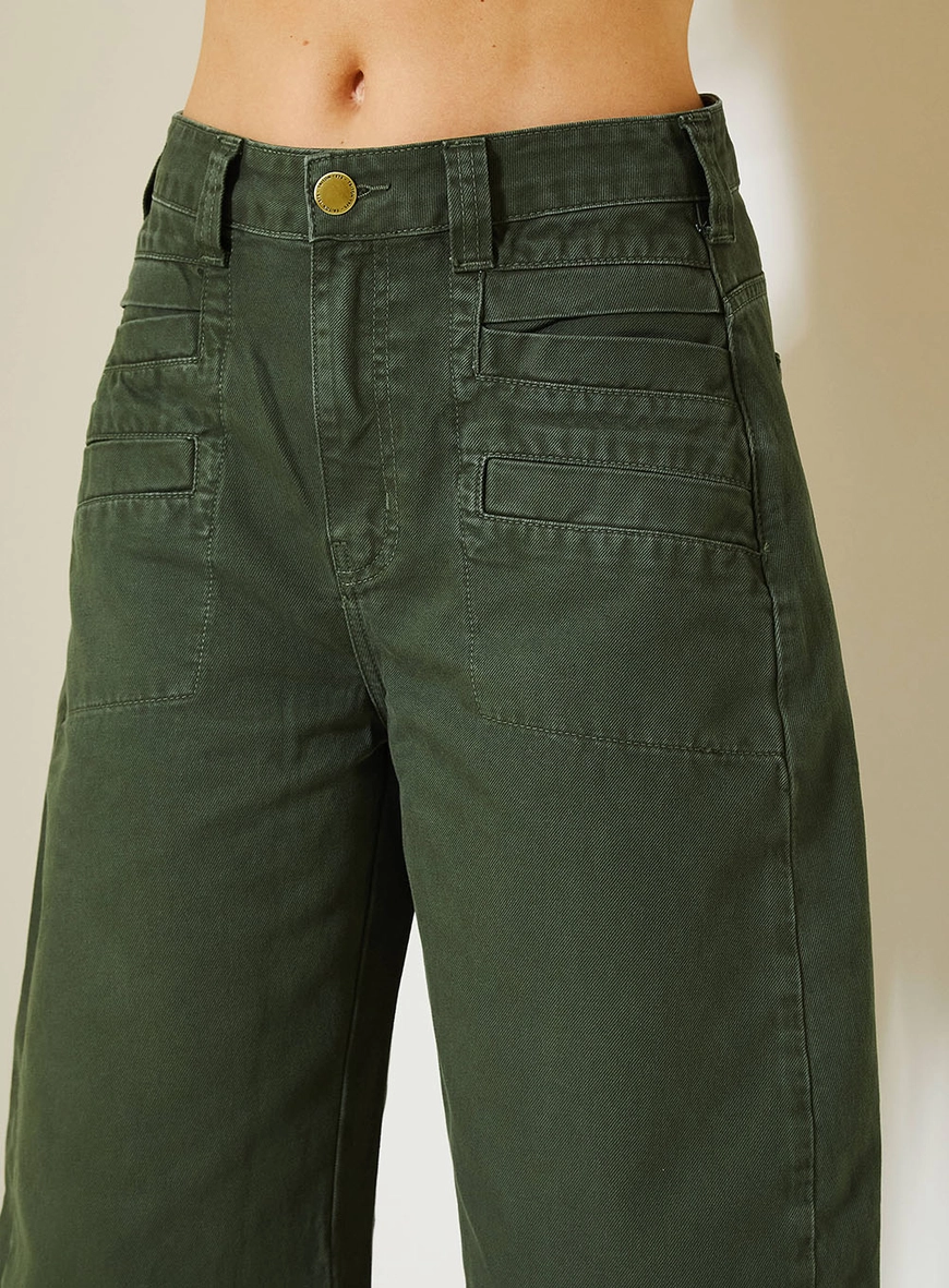 Calça Sarja Feminina Barrel Com Bolsos Utilitários Verde 3