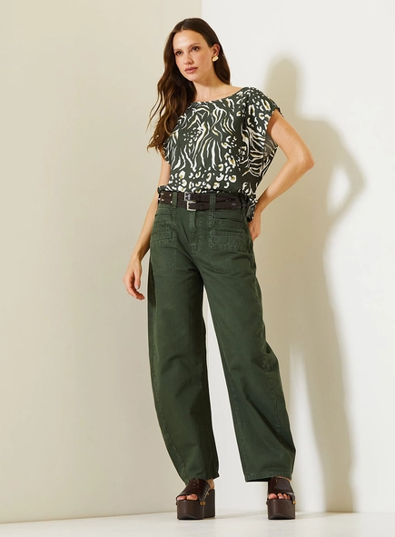 Calça Sarja Feminina Barrel Com Bolsos Utilitários