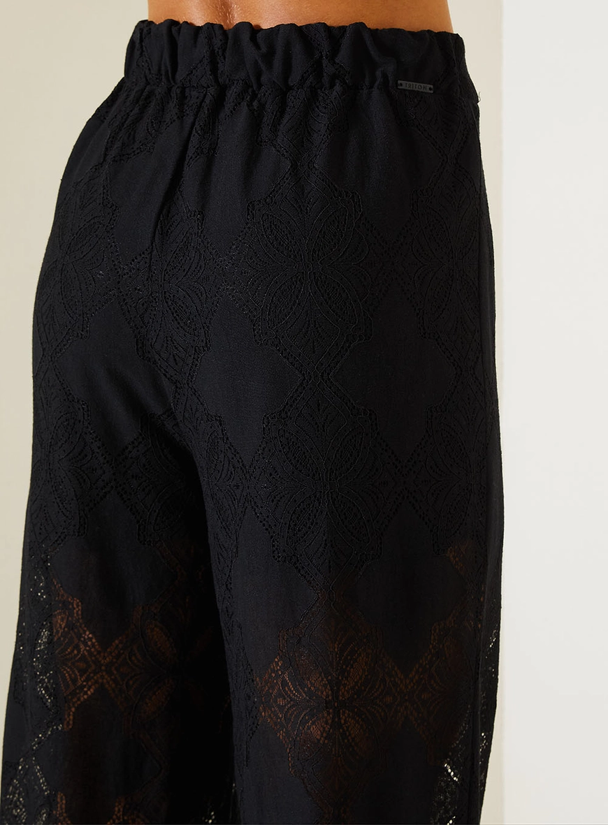 Calça Feminina Comfort Com Transparência Na Barra Preto 3