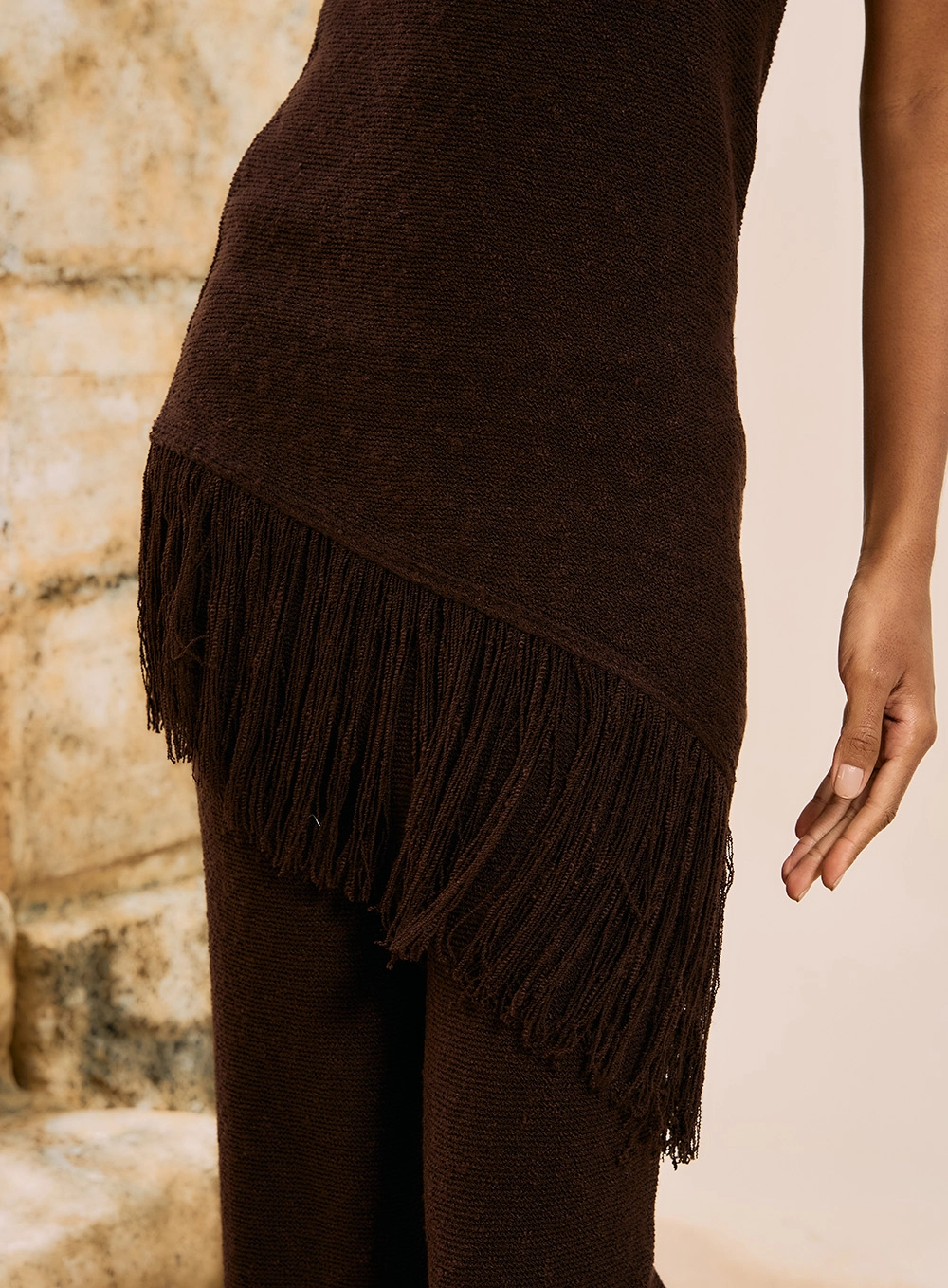 Blusa Assimétrica Em Tricot Com Franjas Marrom 3