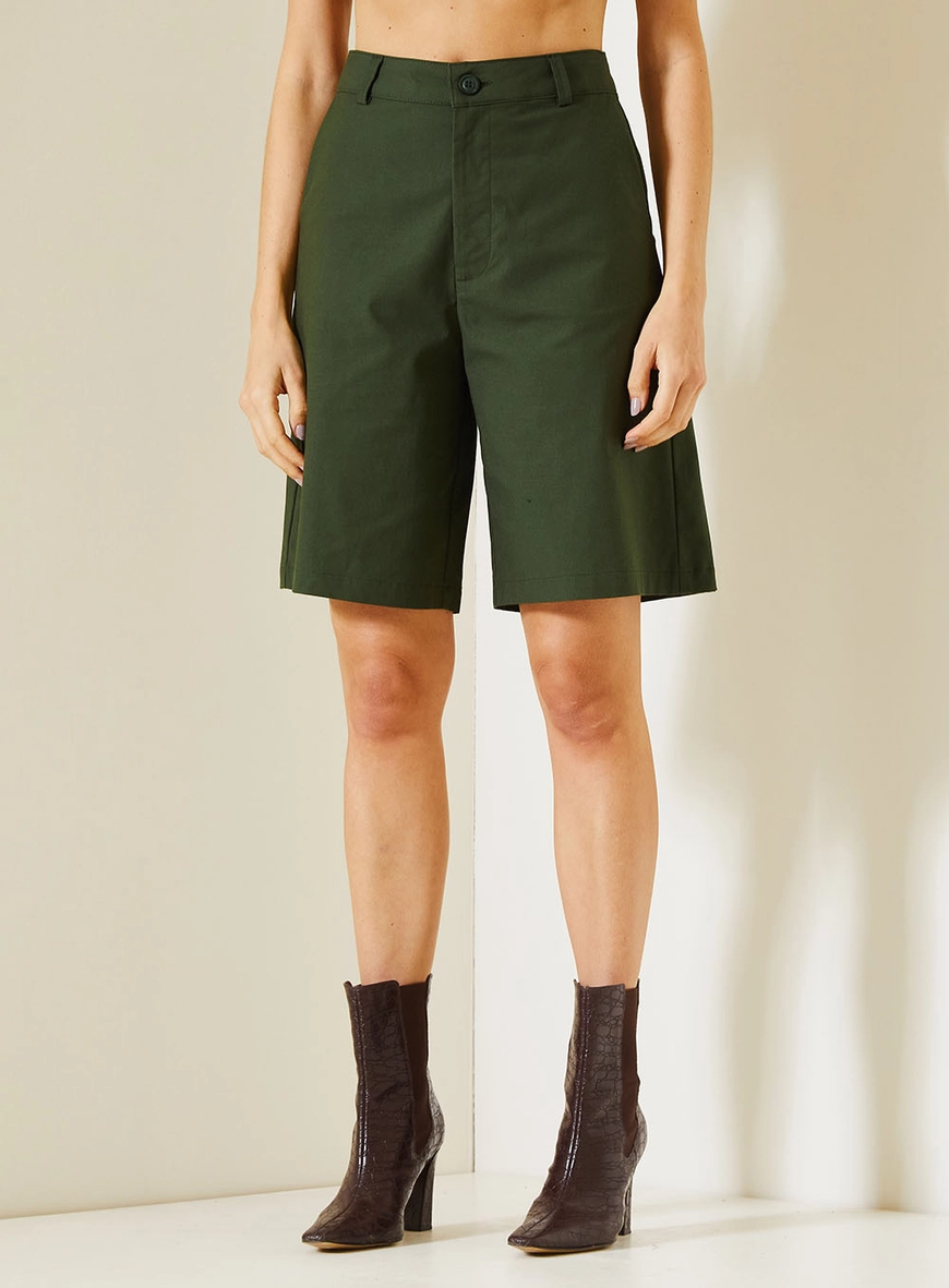 Bermuda Feminina Alfaiataria Com Bolsos Faca Verde 2
