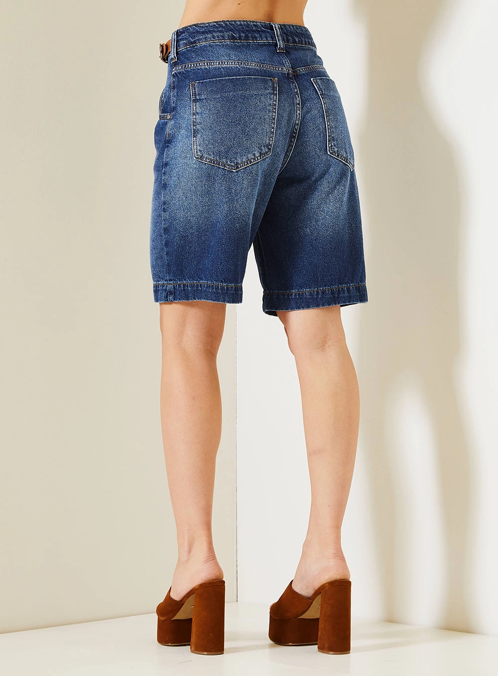 Bermuda Jeans Feminina Maite Com Mini Cinto Índigo 4