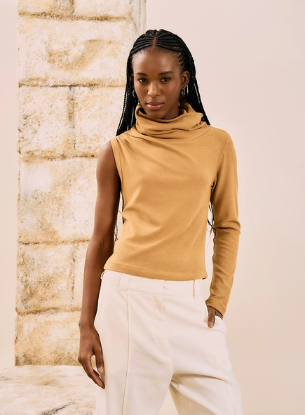 Blusa One Sleeve Gola Alta
