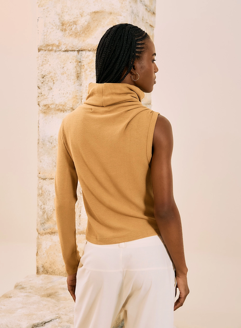 Blusa One Sleeve Gola Alta Amarelo 3