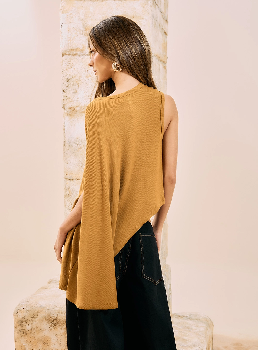 Blusa Assimétrica Com Manga Capa Amarelo 2