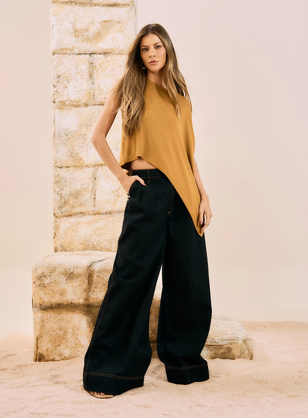 Blusa Assimétrica Com Manga Capa Amarelo 3