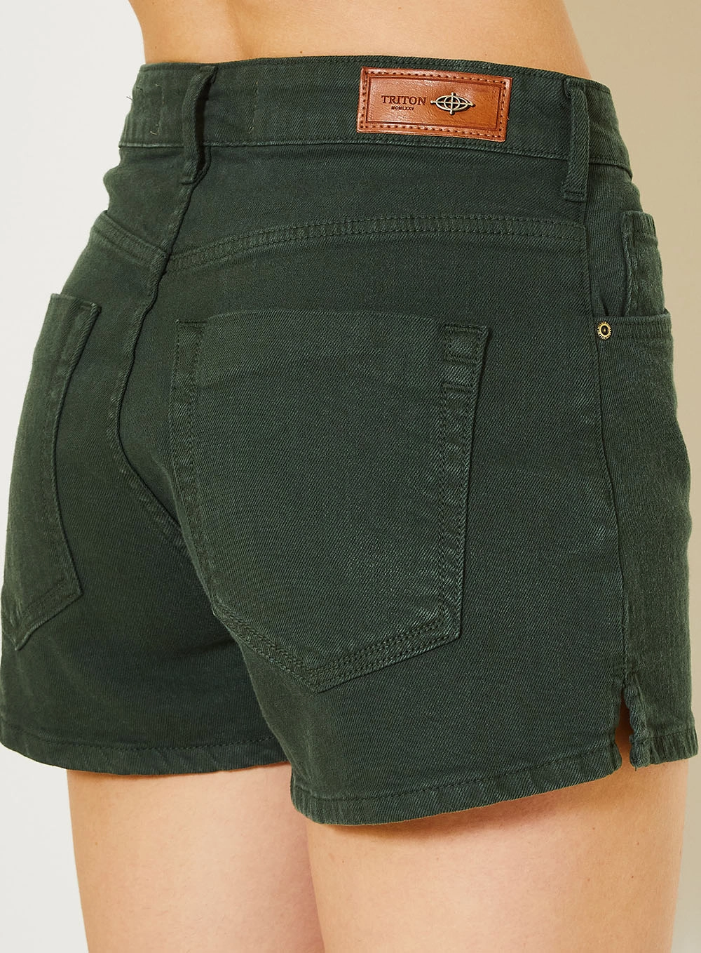 Short Médio Maite Com Aberturas Laterais Verde 4