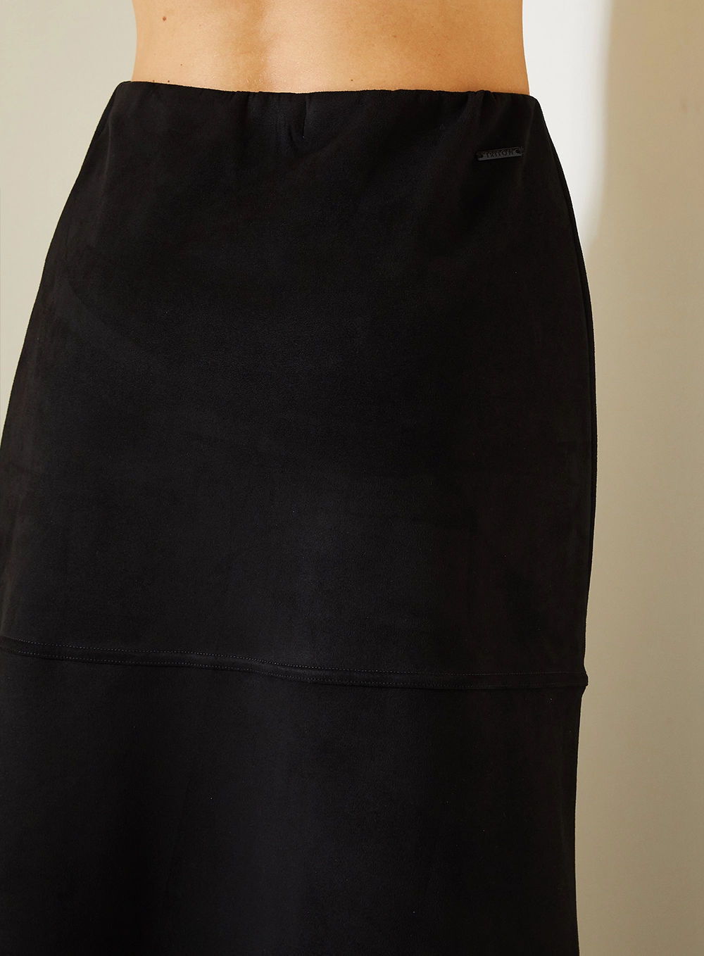 Saia Midi Suede Comfort Com Fenda Preto 3