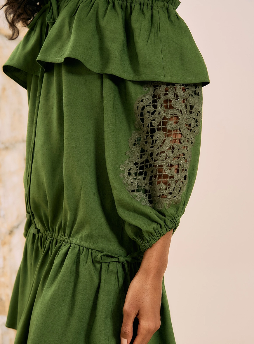 Vestido Curto Ombro A Ombro Com Bordados Verde Serrano 3