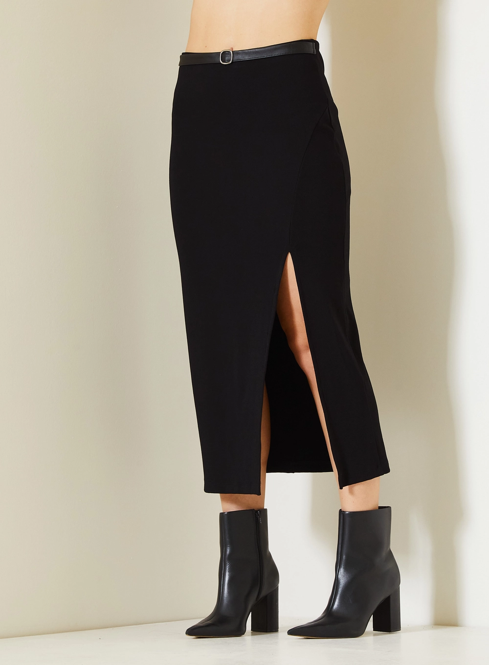 Saia Midi Slim Canelada Preto 2