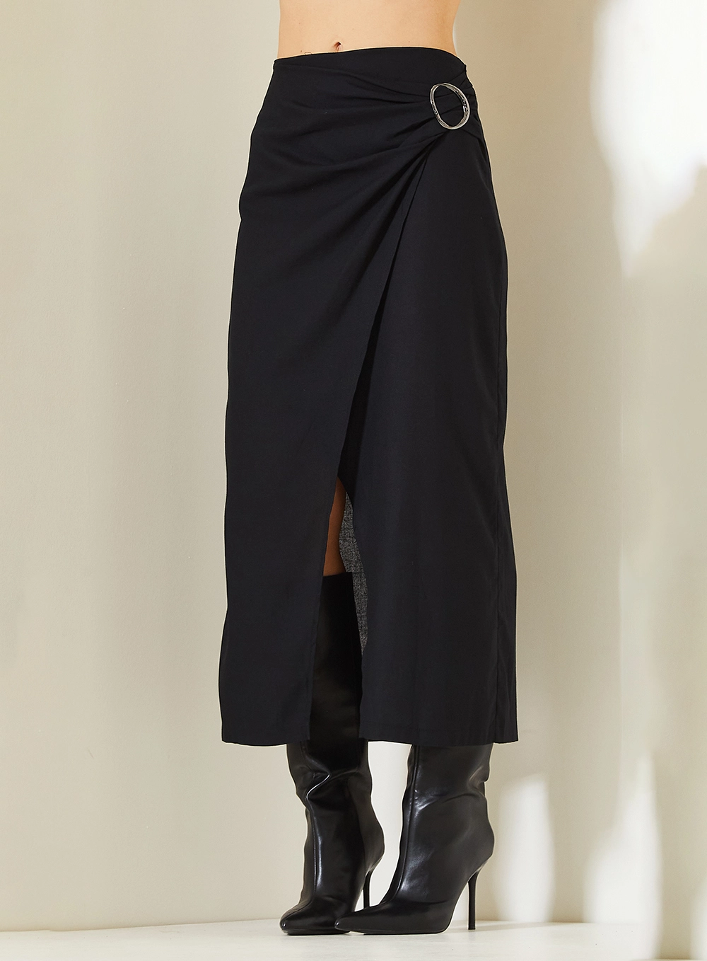 Saia Comfort Midi Com Argola E Fenda Preto 2