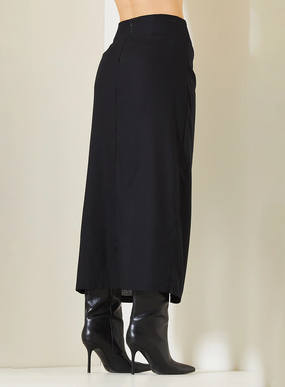 Saia Comfort Midi Com Argola E Fenda Preto 4