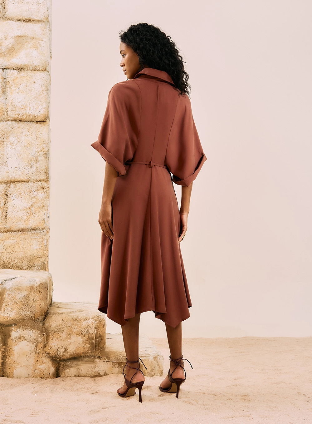 Vestido Midi Chemisier Assimétrico Marrom 3