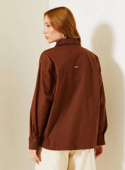 Camisa Feminina Oversized Com Bolsos Frontais