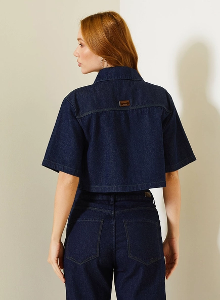 Camisa Jeans Feminina Com Gola Alfaiatada