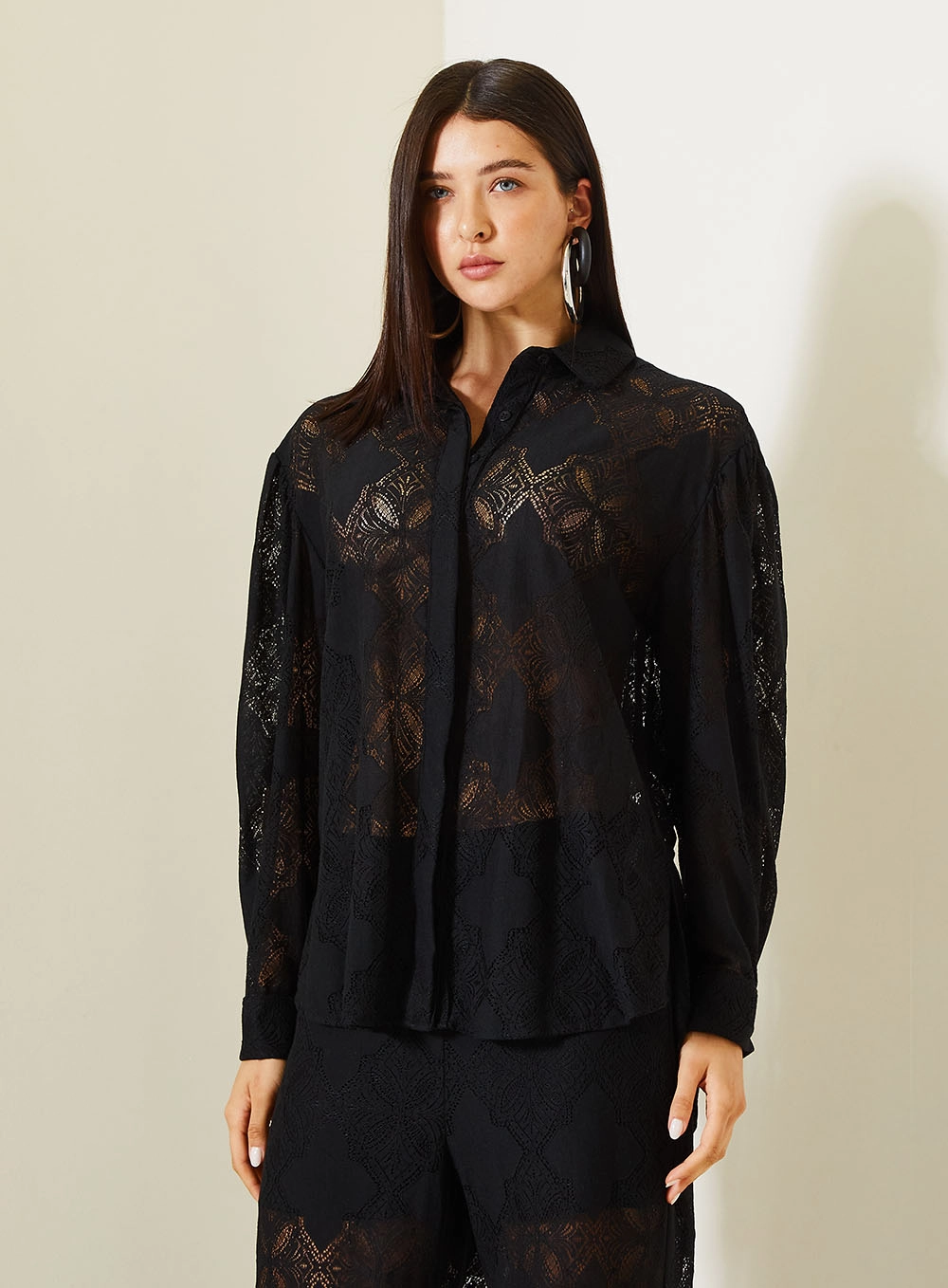 Camisa Over De Renda Com Manga Longa Preto 1