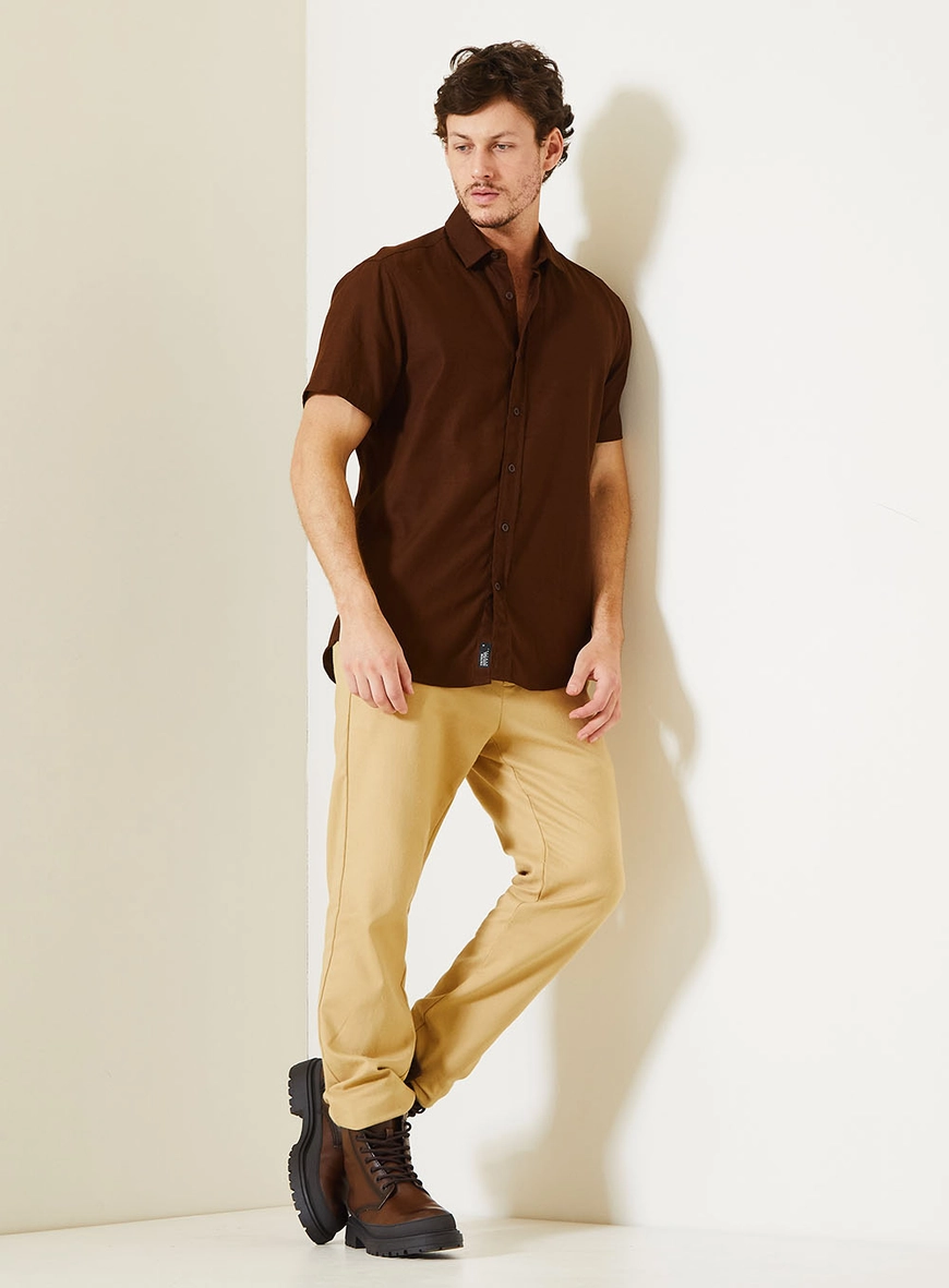 Camisa Resort Masculina Com Mangas Curtas Marrom 3