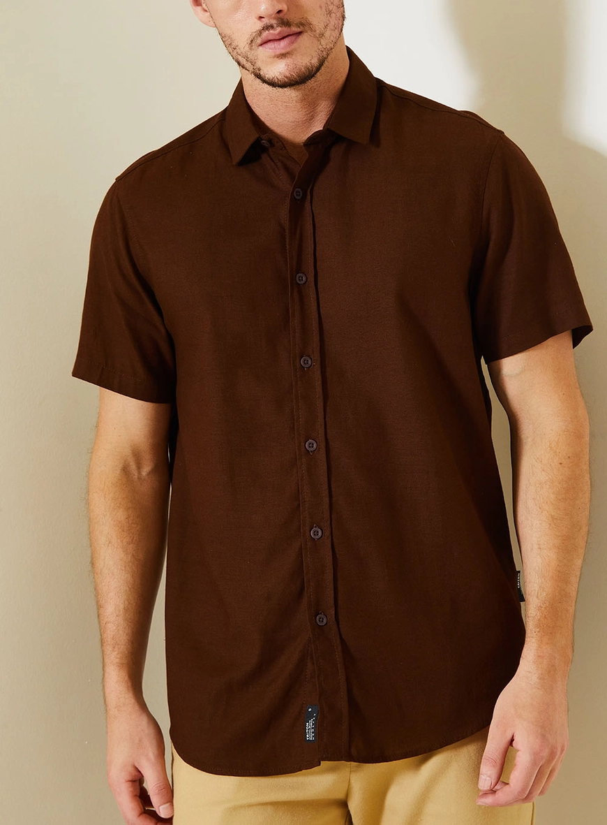 Camisa Resort Masculina Com Mangas Curtas Marrom 4