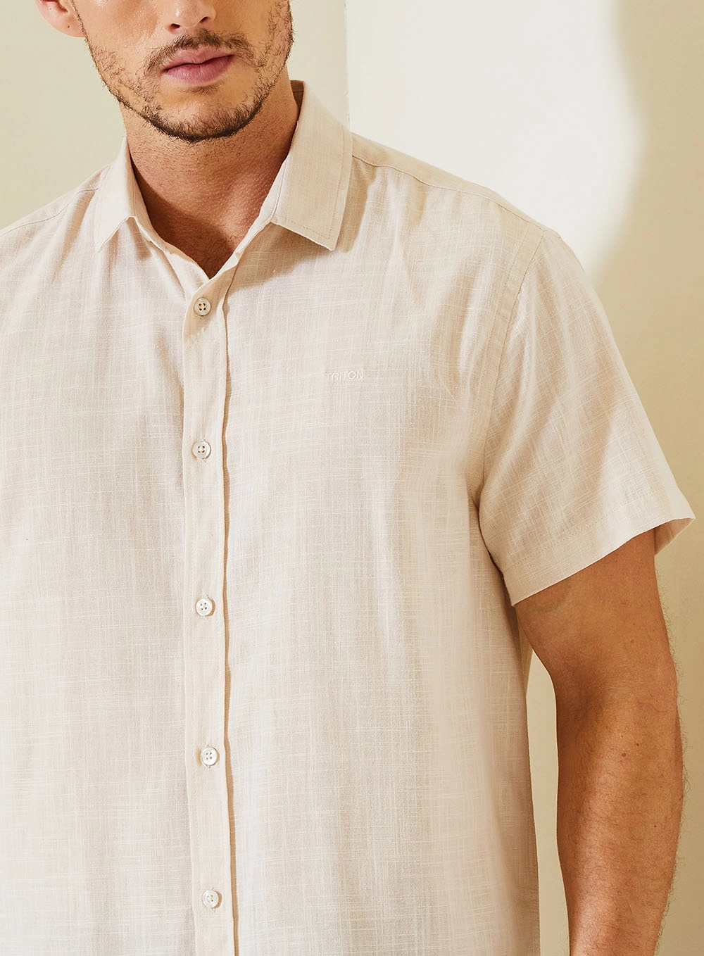 Camisa Masculina Resort Com Manga Curta Bege 4