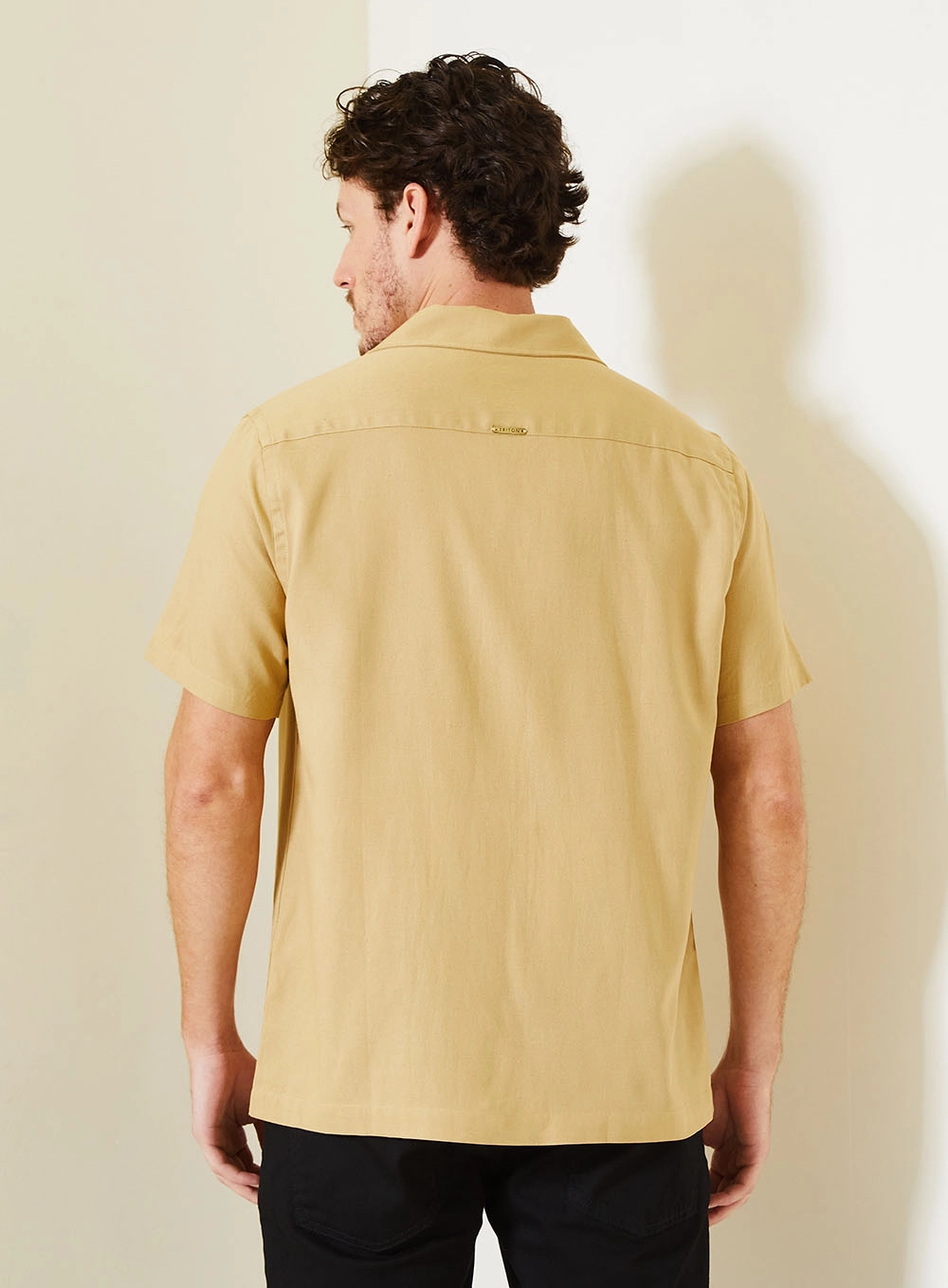 Camisa Alfaiataria Manga Curta Bege 2