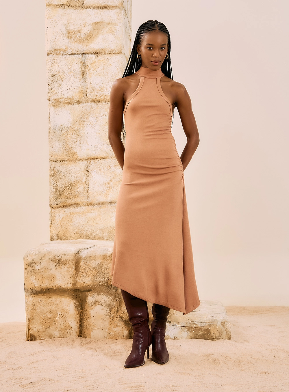 Vestido Midi Halter Neck Assimétrico Marrom 1