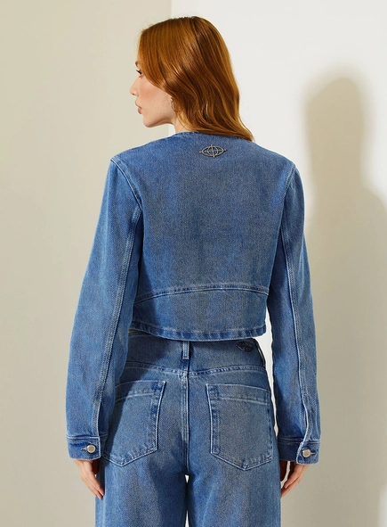 Jaqueta Jeans Cropped Com Decote Redondo