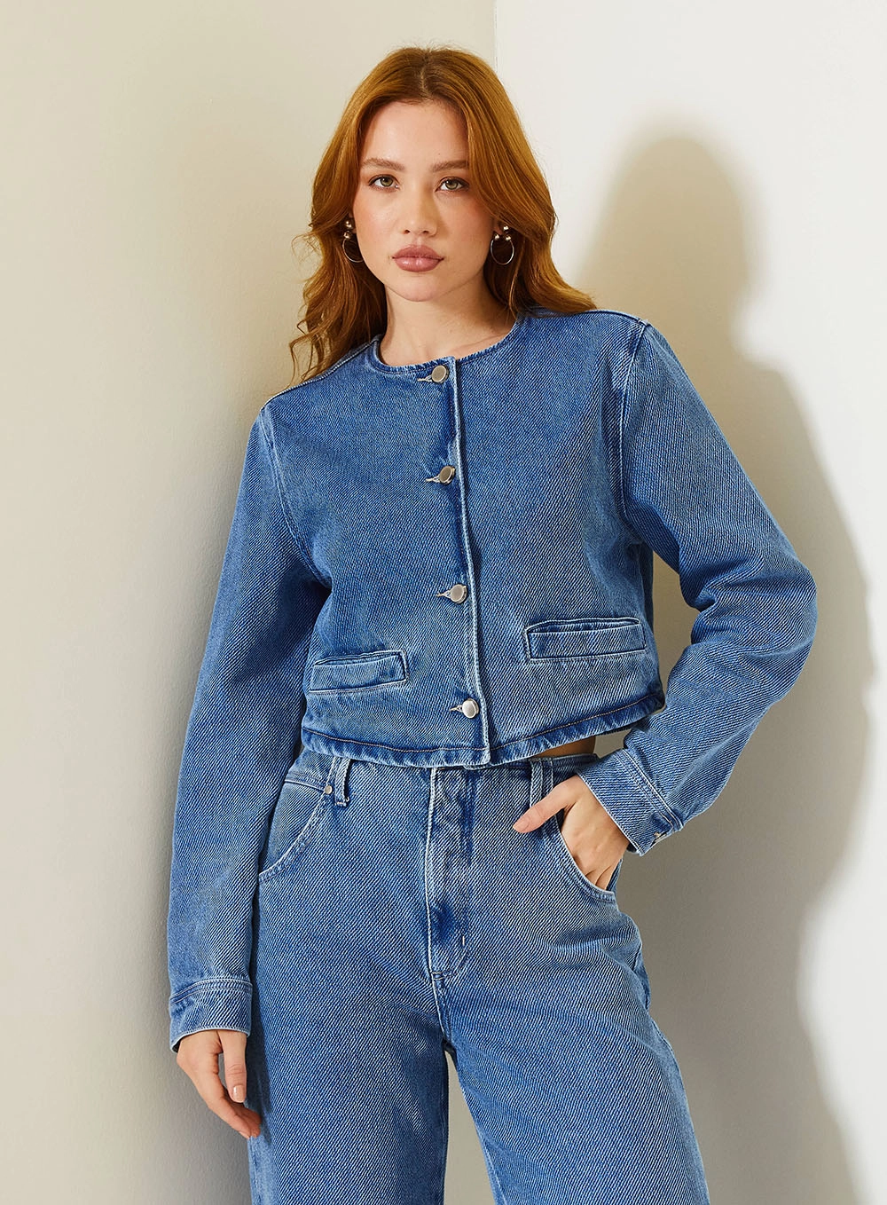 Jaqueta Jeans Cropped Com Decote Redondo Índigo 1